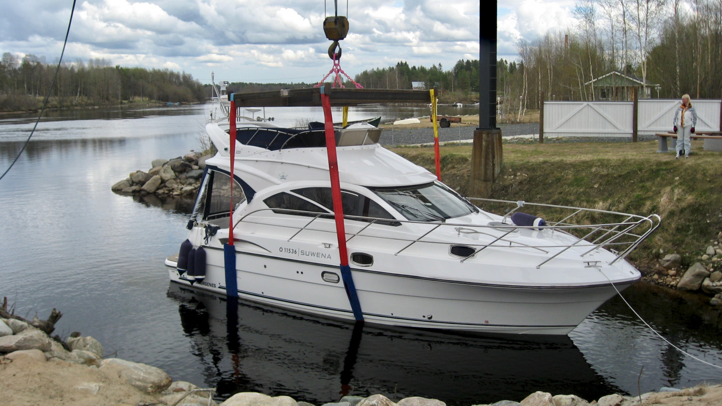 Lifting Suwena into water in May 2009