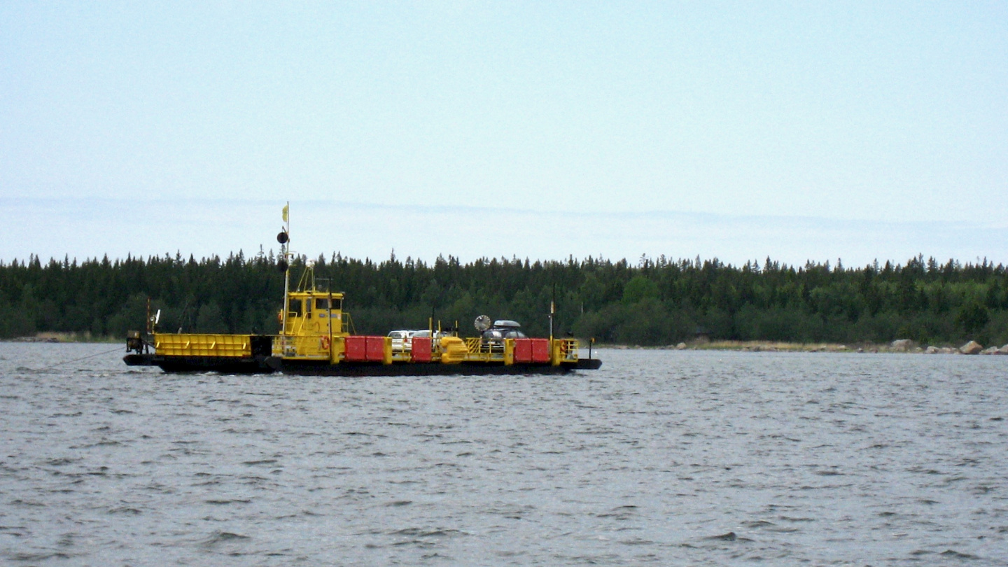 Cable ferry beteween Bredskäret and Bergö