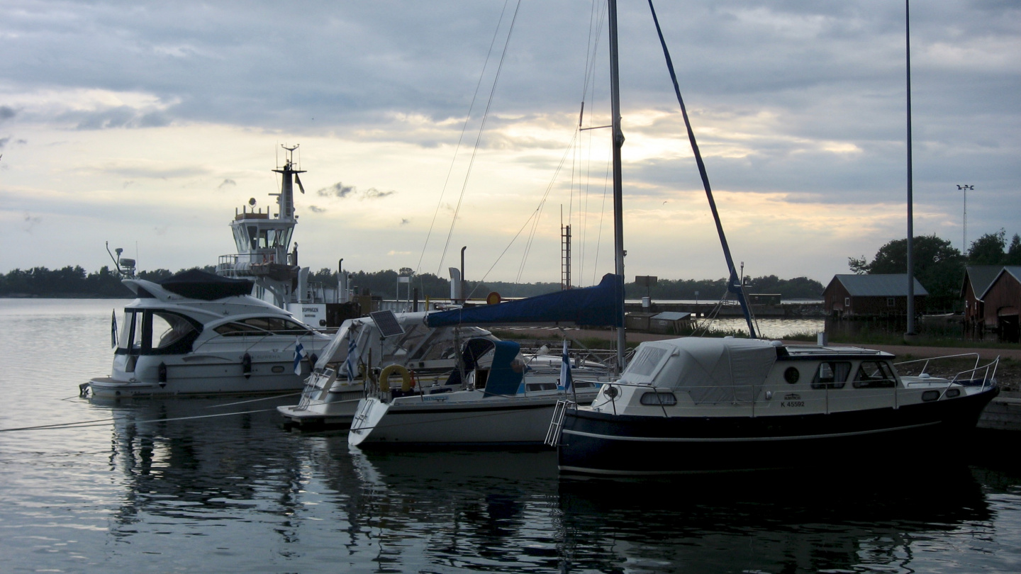 Suwena in the marina of Jurmo