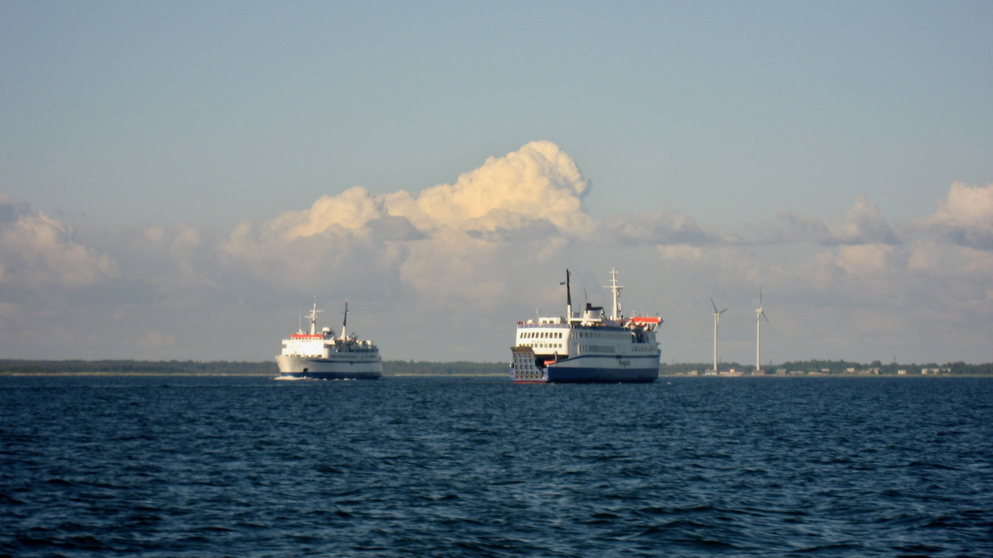Ferries between Kuivastu and Virtsu