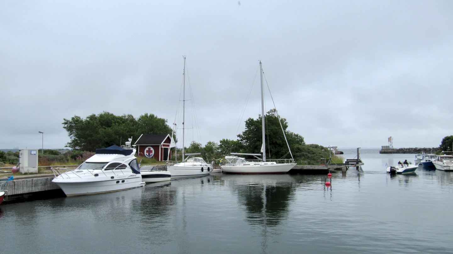 Suwena in the marina of Kylmäpihlaja