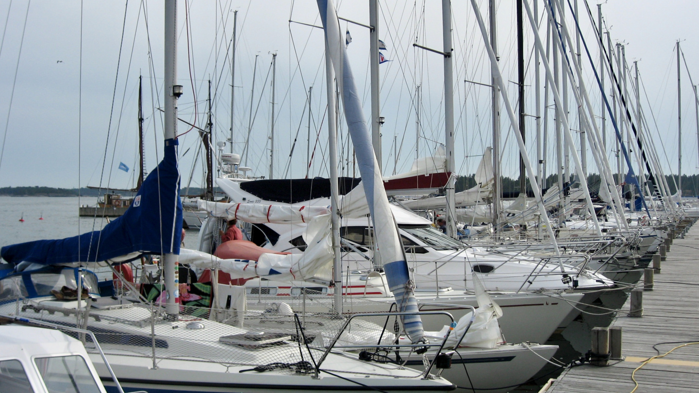 Suwena in the marina of Kasnäs before the storm