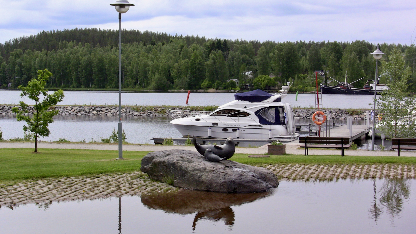 Ringed seal of Saimaa statue in Puumala