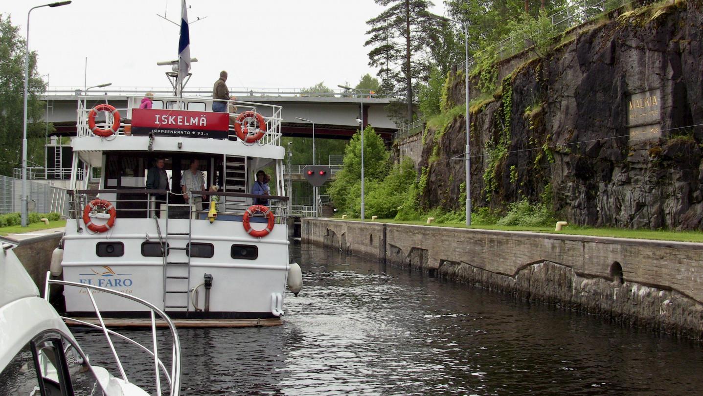 The lock of Mälkiä in Saimaa canal