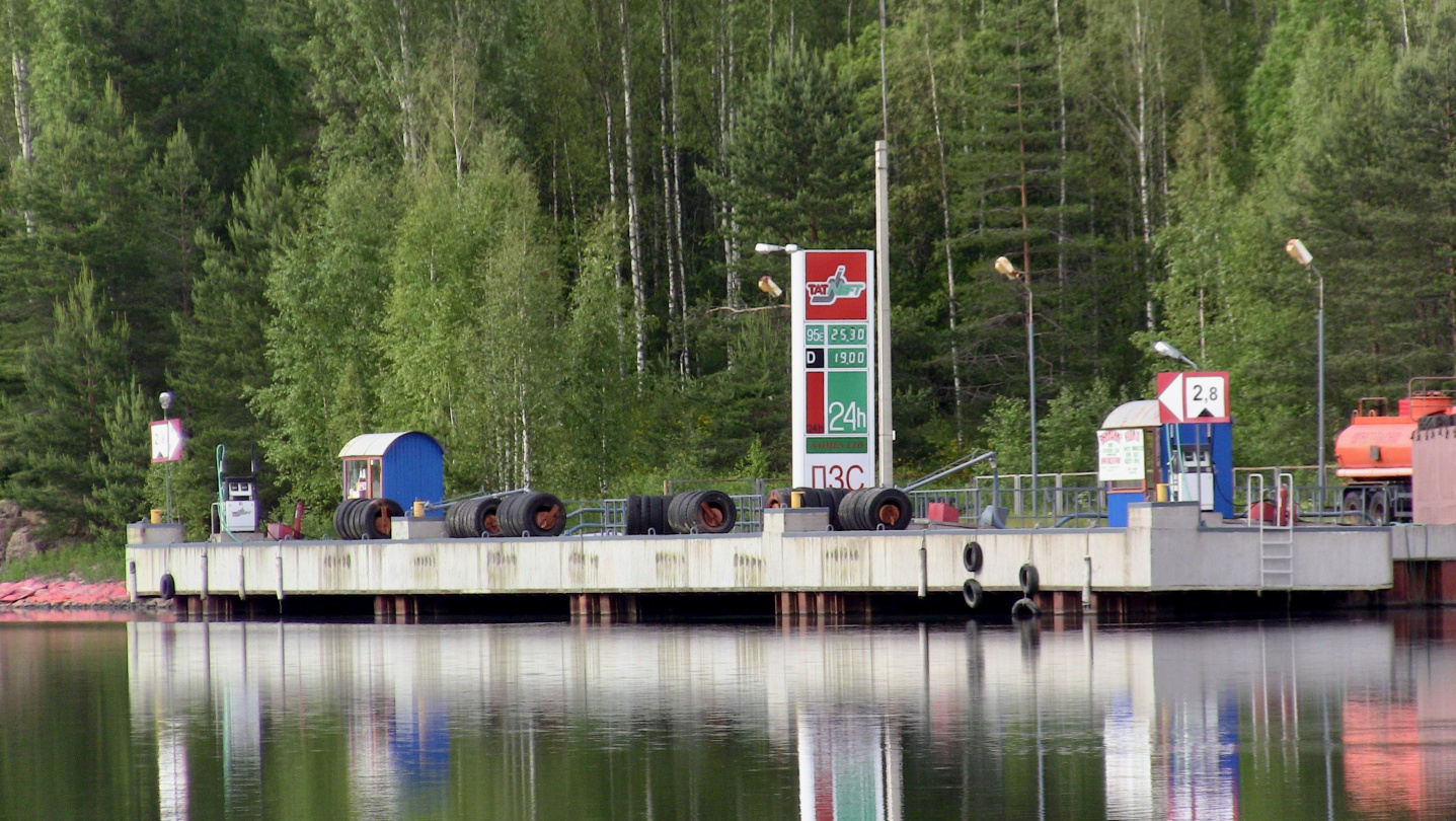 Fuel dock at the lock of Juustila