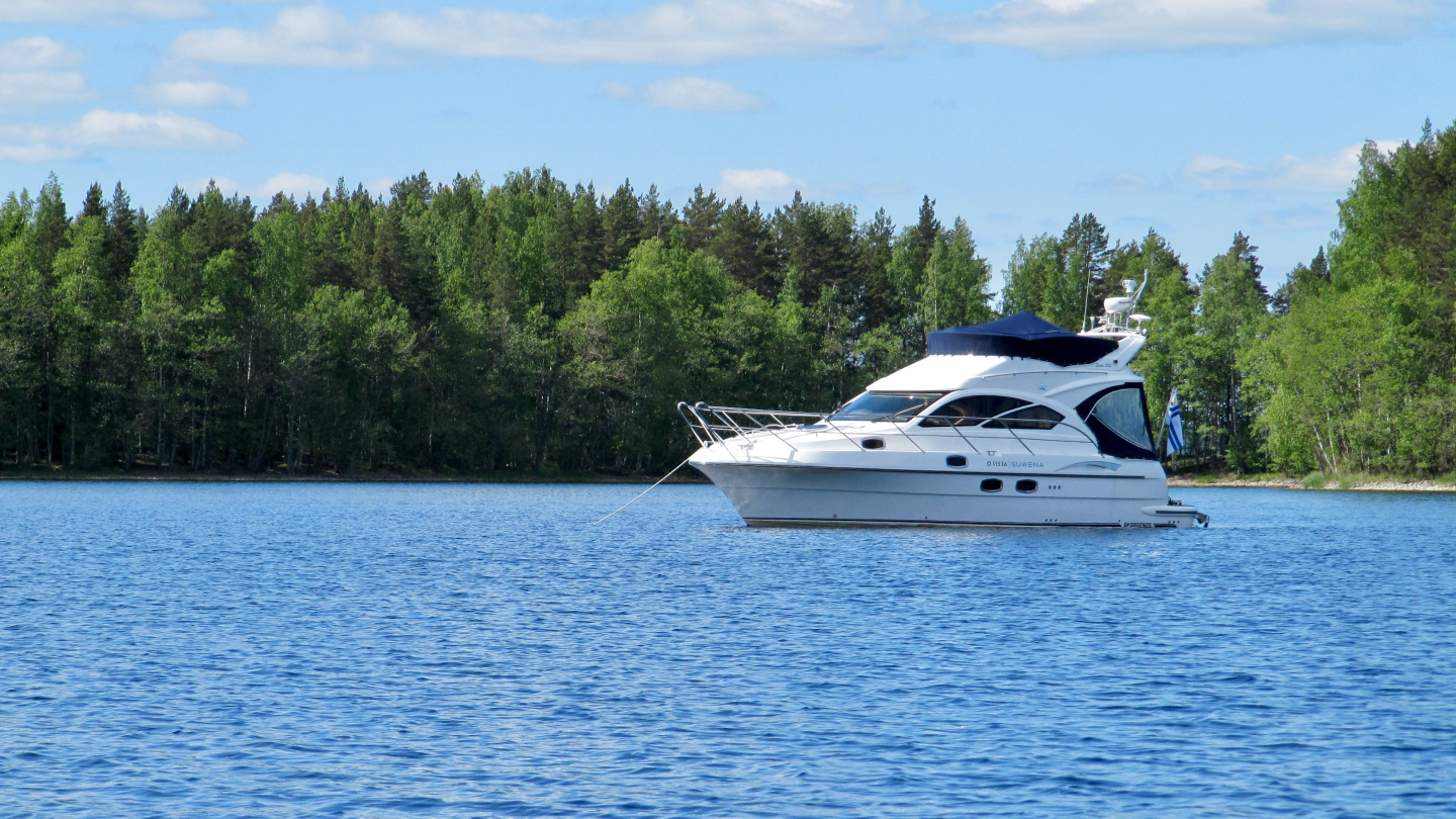 Suwena anchored in Haukivesi