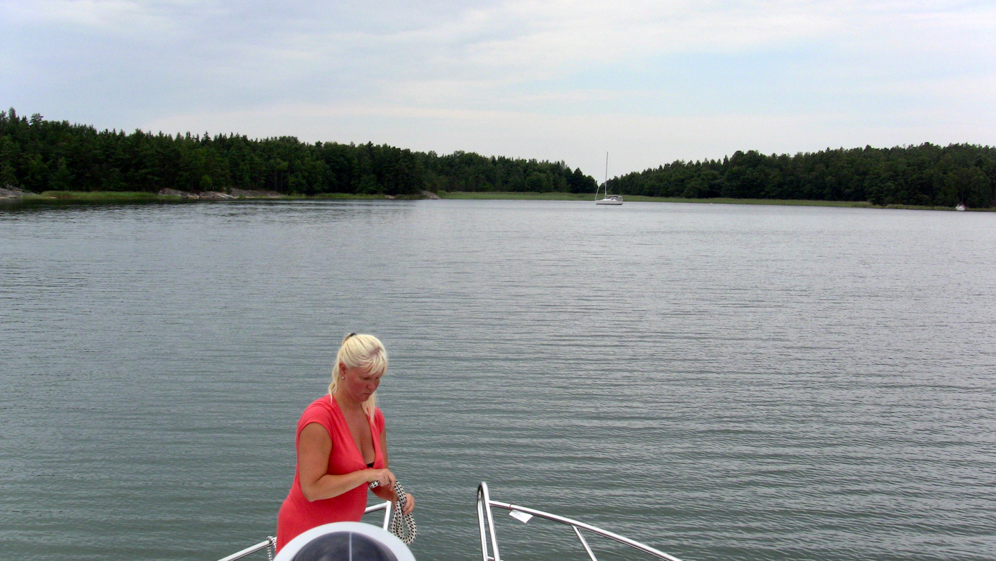 Anchoring Suwena on the bay of Varsalahti