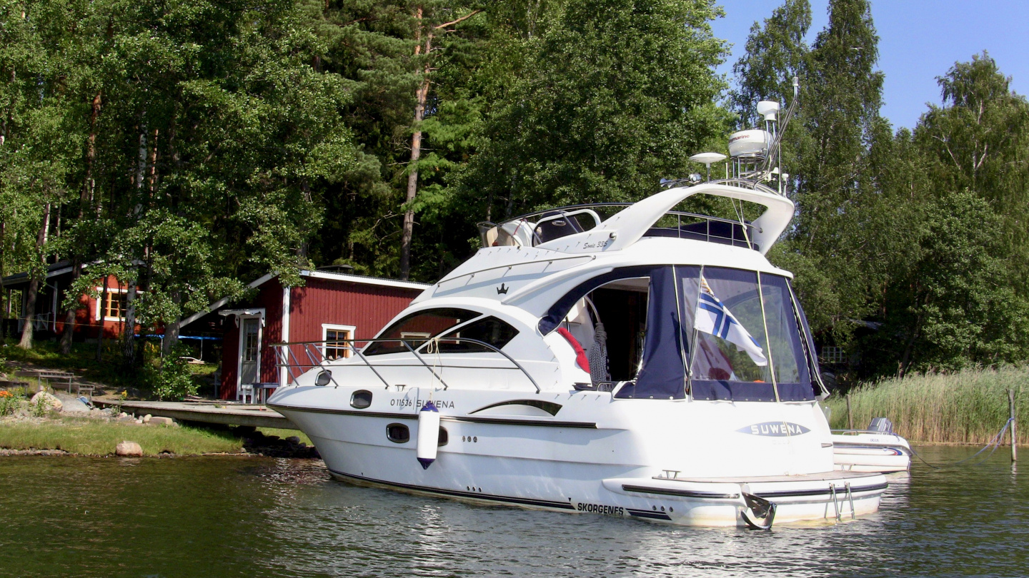 Suwena visiting friend's summerhouse in the Archipelago Sea