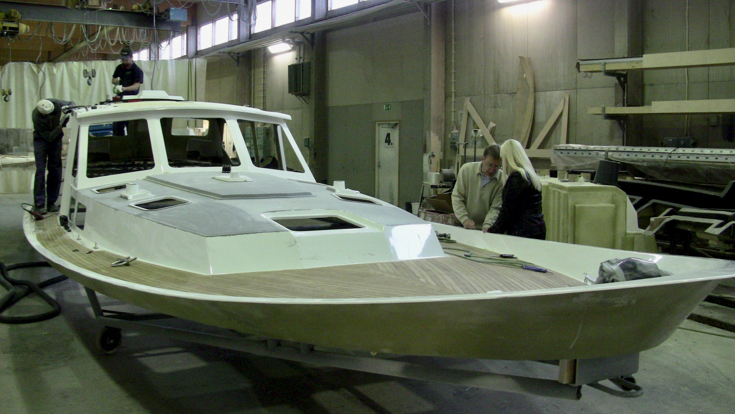 Installation of winches into Nauticat 441 deck