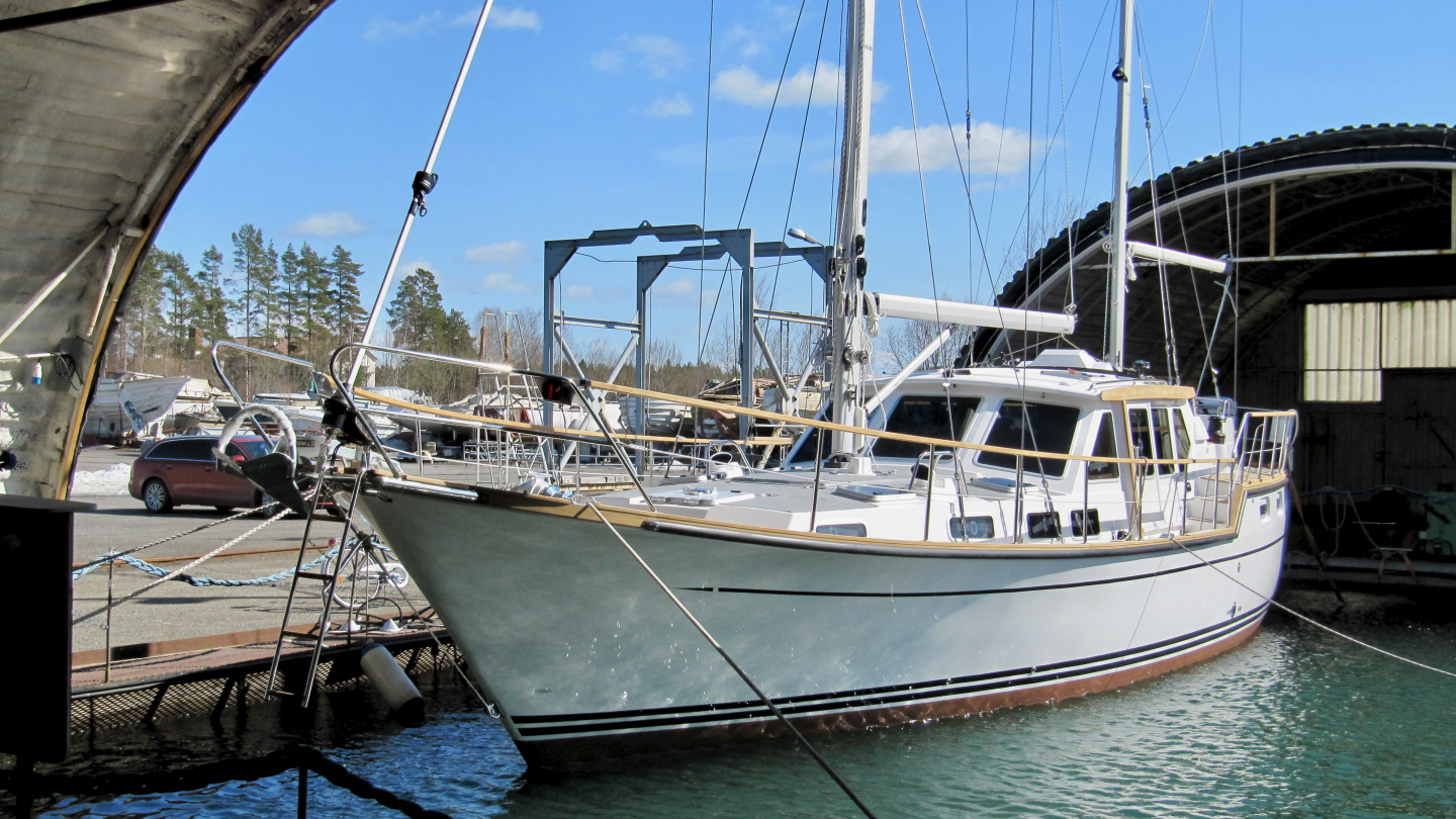 Suwena in the boat yard's test pool