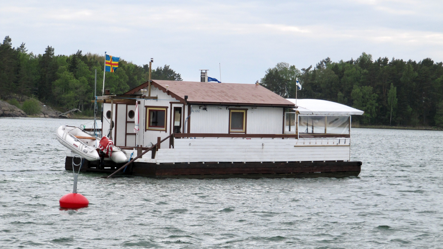 Houseboat from Åland in Verkan