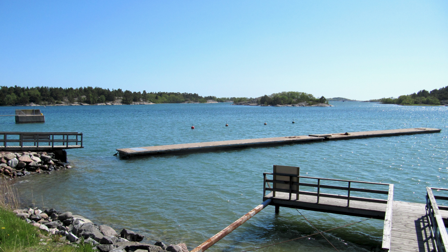 Sottunga's harbour is prepared for summer