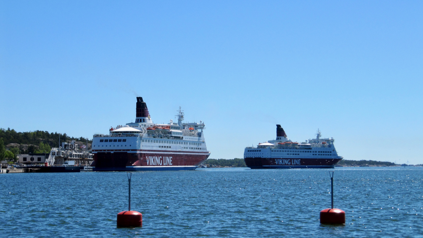 Red ships arriving in Mariehamn