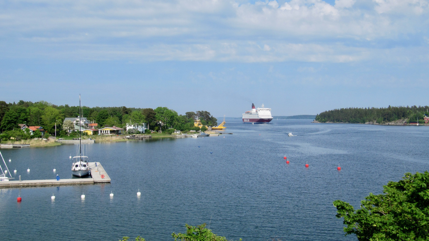 Viking Line passing Furusund