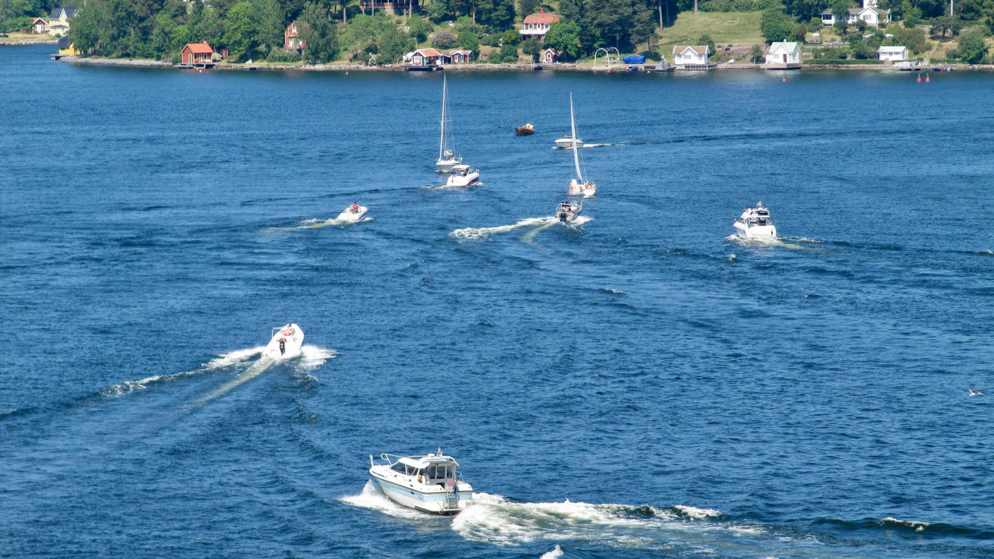 Weekend's rush-hour in Vaxholm