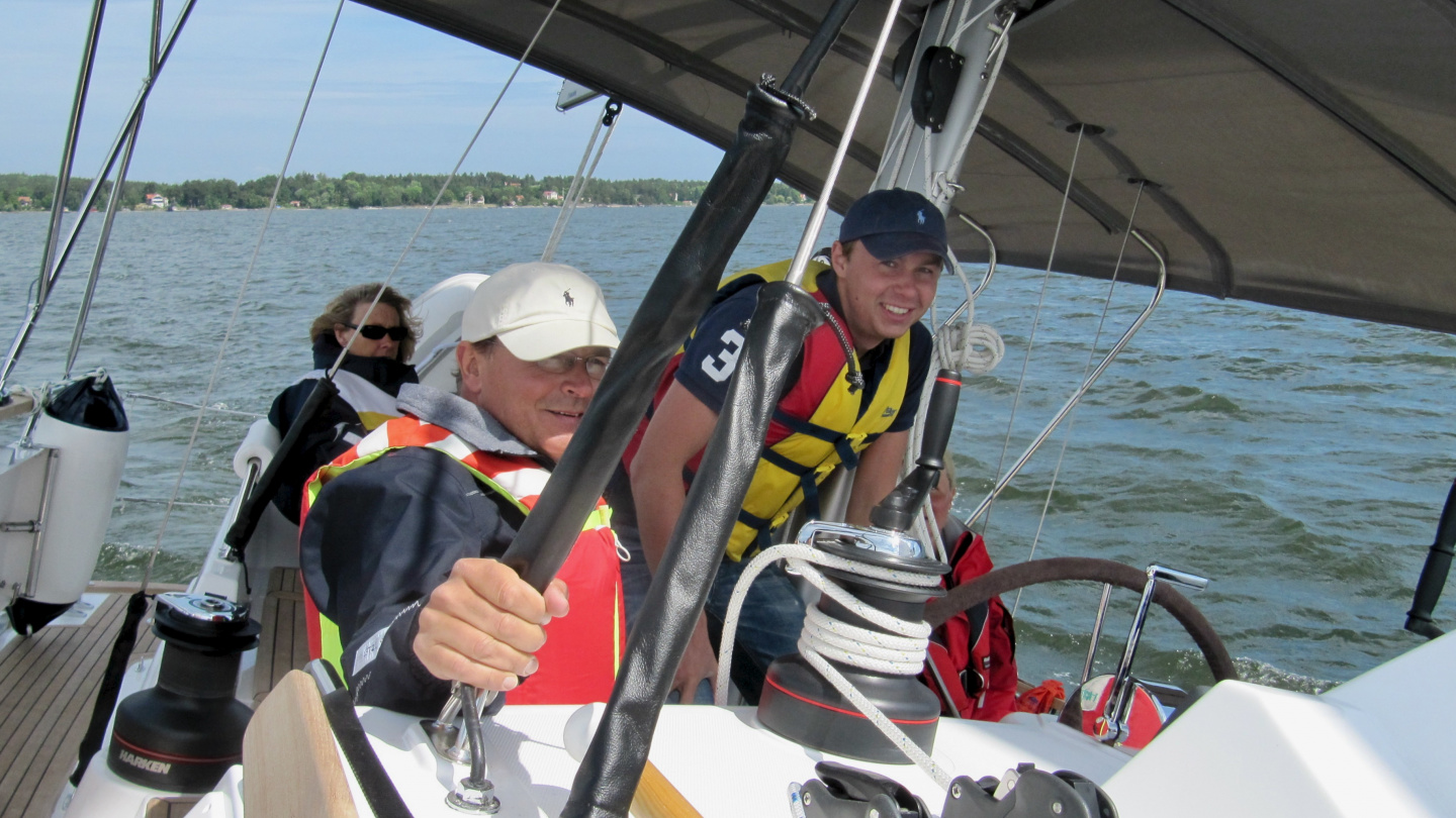 Lotta, Anders and Gustav sailing the Suwena