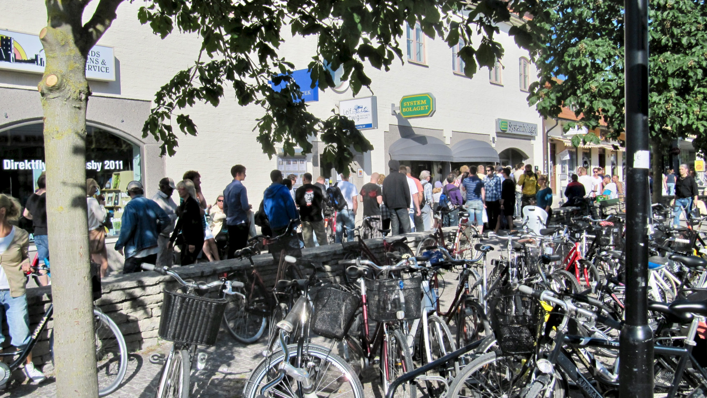 Thirsty Midsummer alcohol queue in Visby