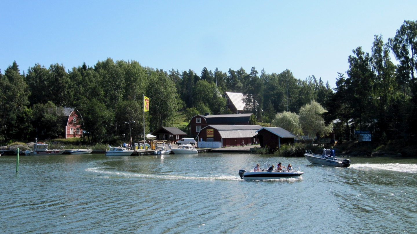 Boat fuel station in Barösund