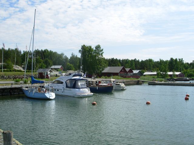 Quutto III in the marina of Kilhamn
