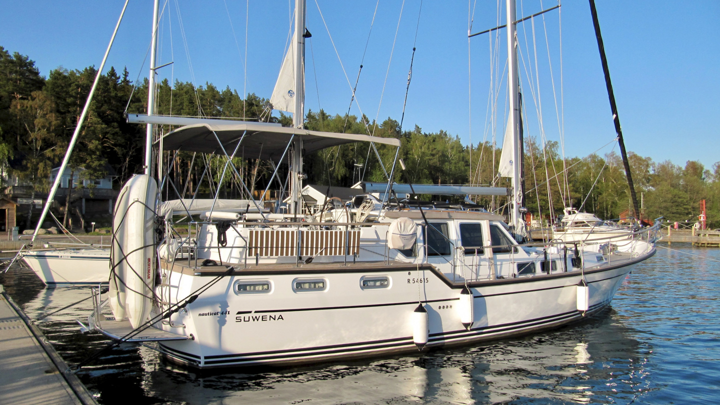 Suwena bathing in the evening Sun in Verkan marina