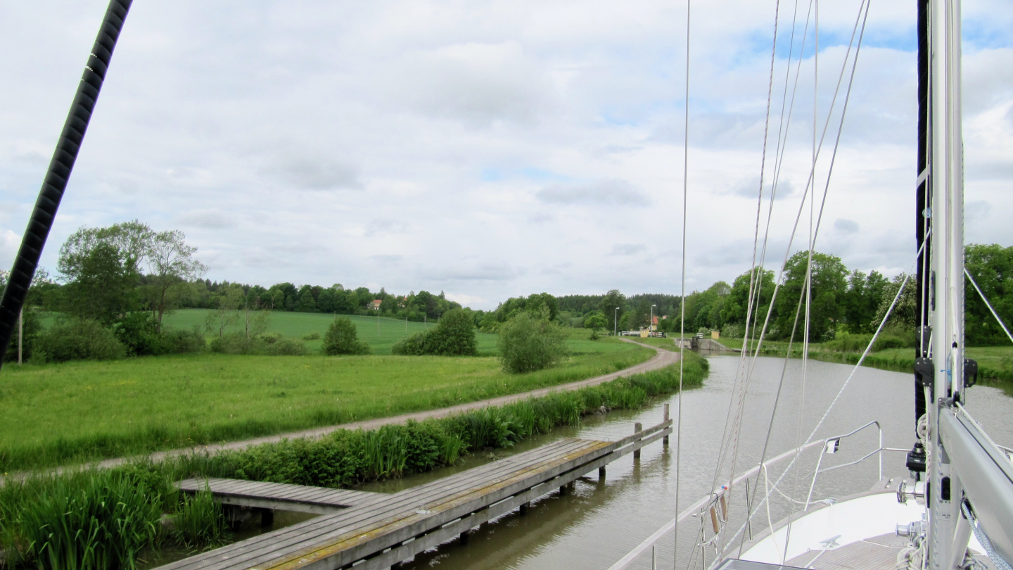 Suwena approaching a lock in the Göta canal