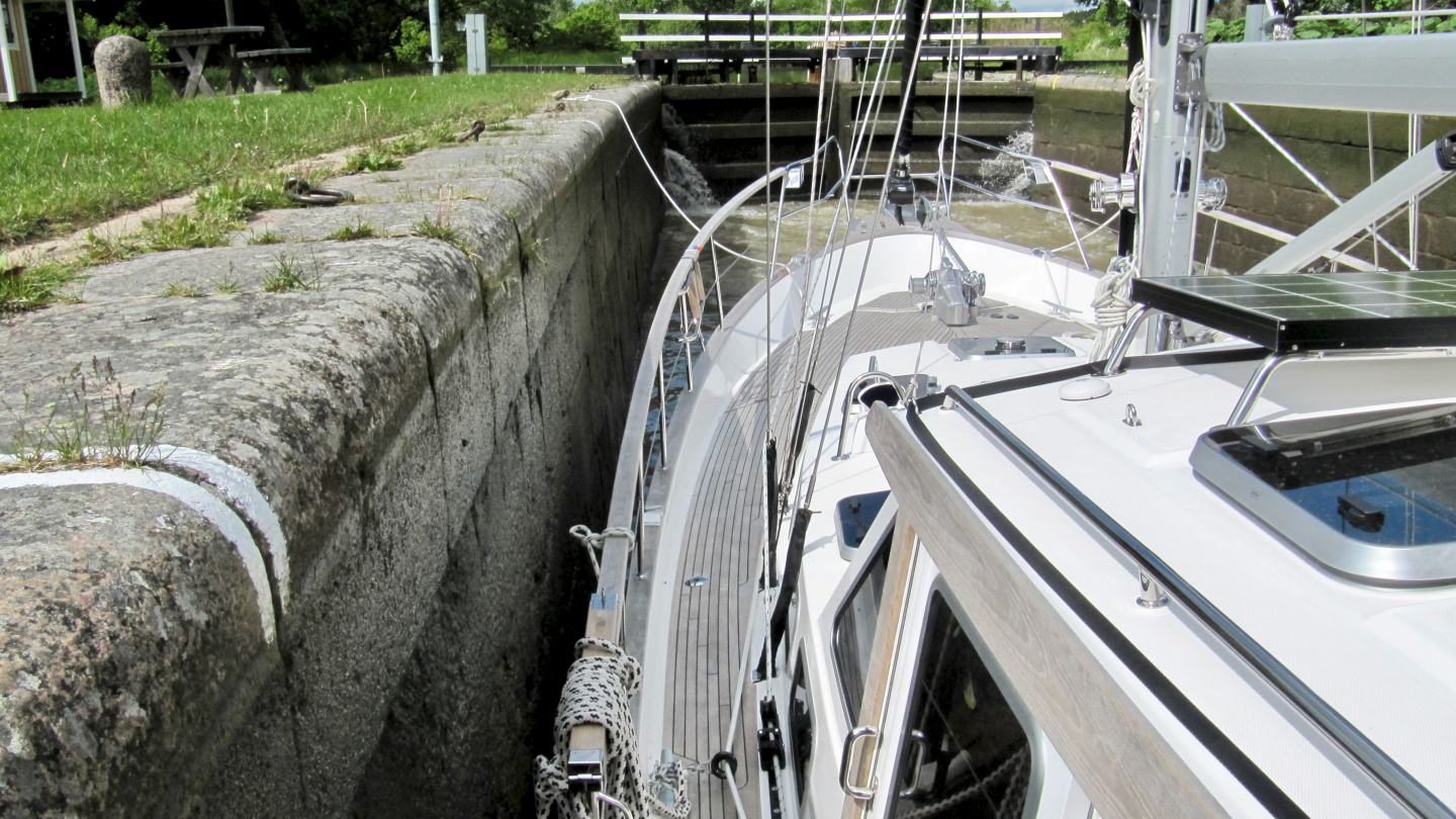 Suwena in a lock in the Göta canal