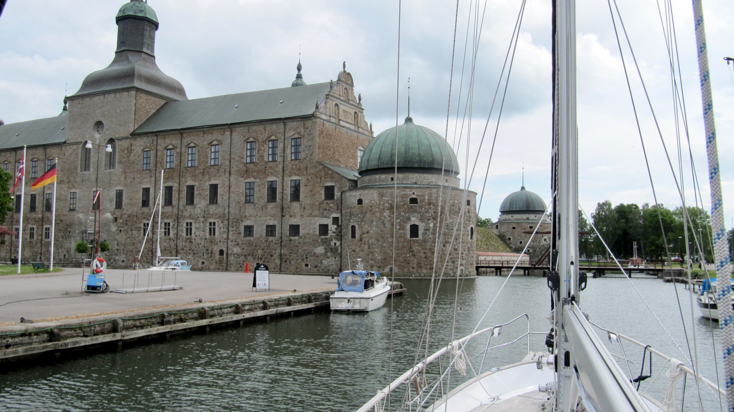 Suwena entereing Vadstena castle's moat