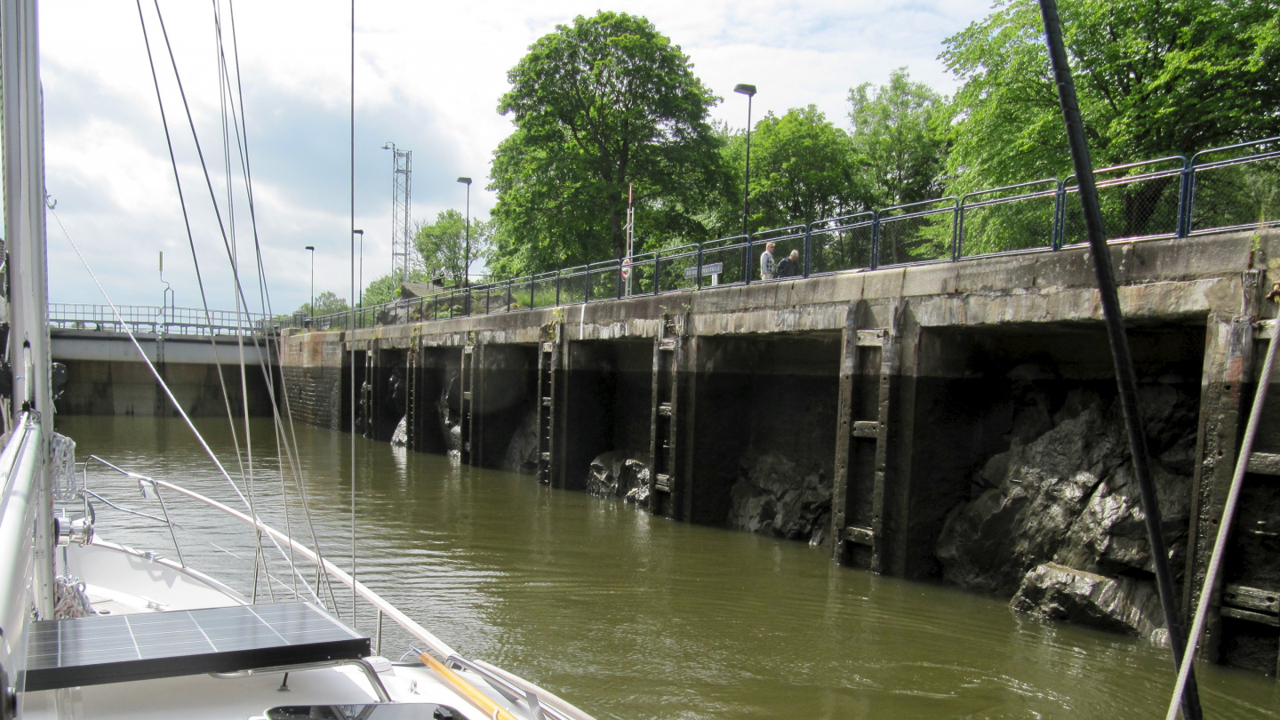 Rough rocks on the western side of Trollhätte canal's lock