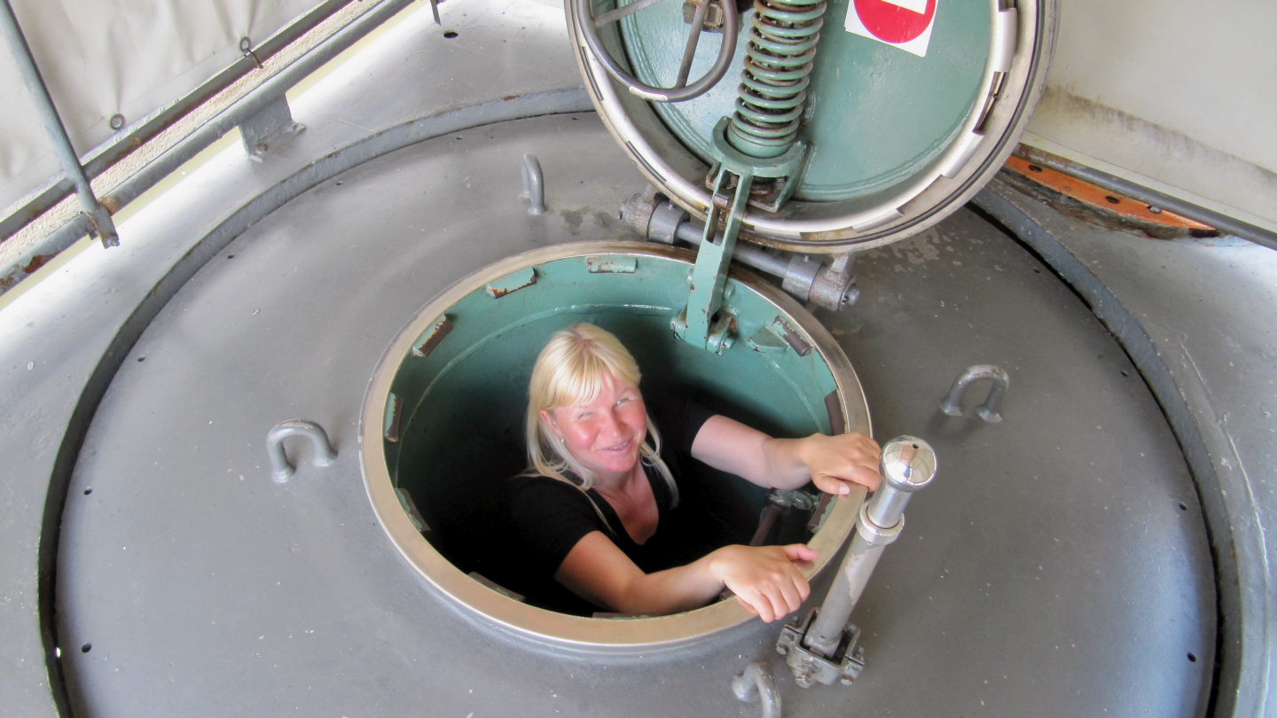 Eve on a descent to the Nordkaparen submarine