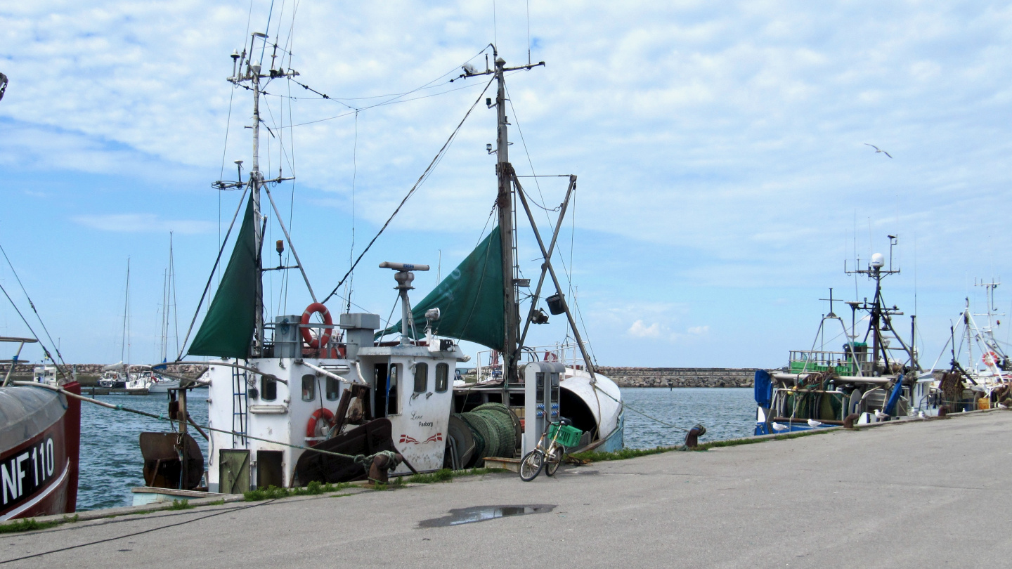 Fishing vessels in Anholt harbour