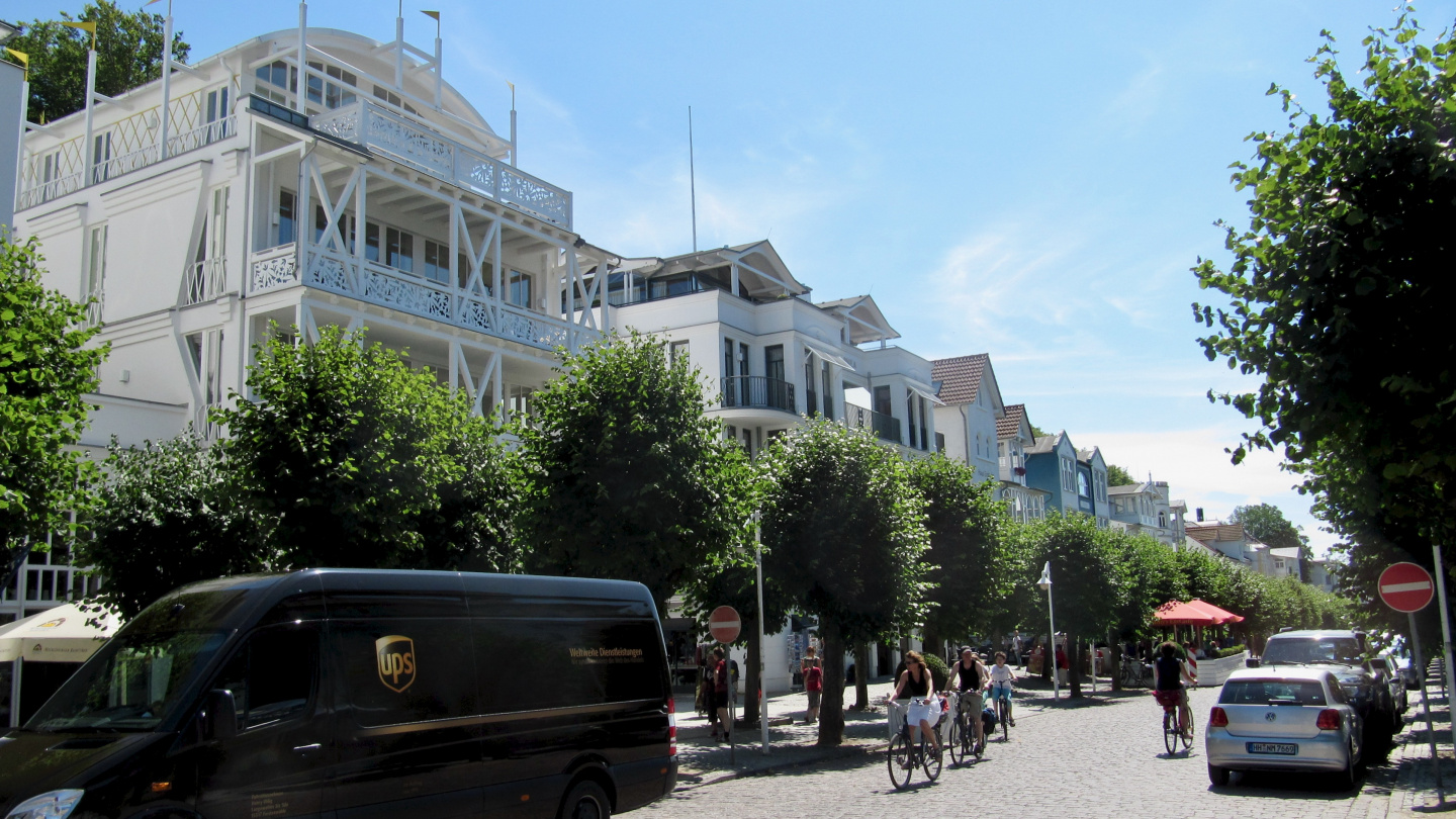 Luxorious villas on the main street of Sellin