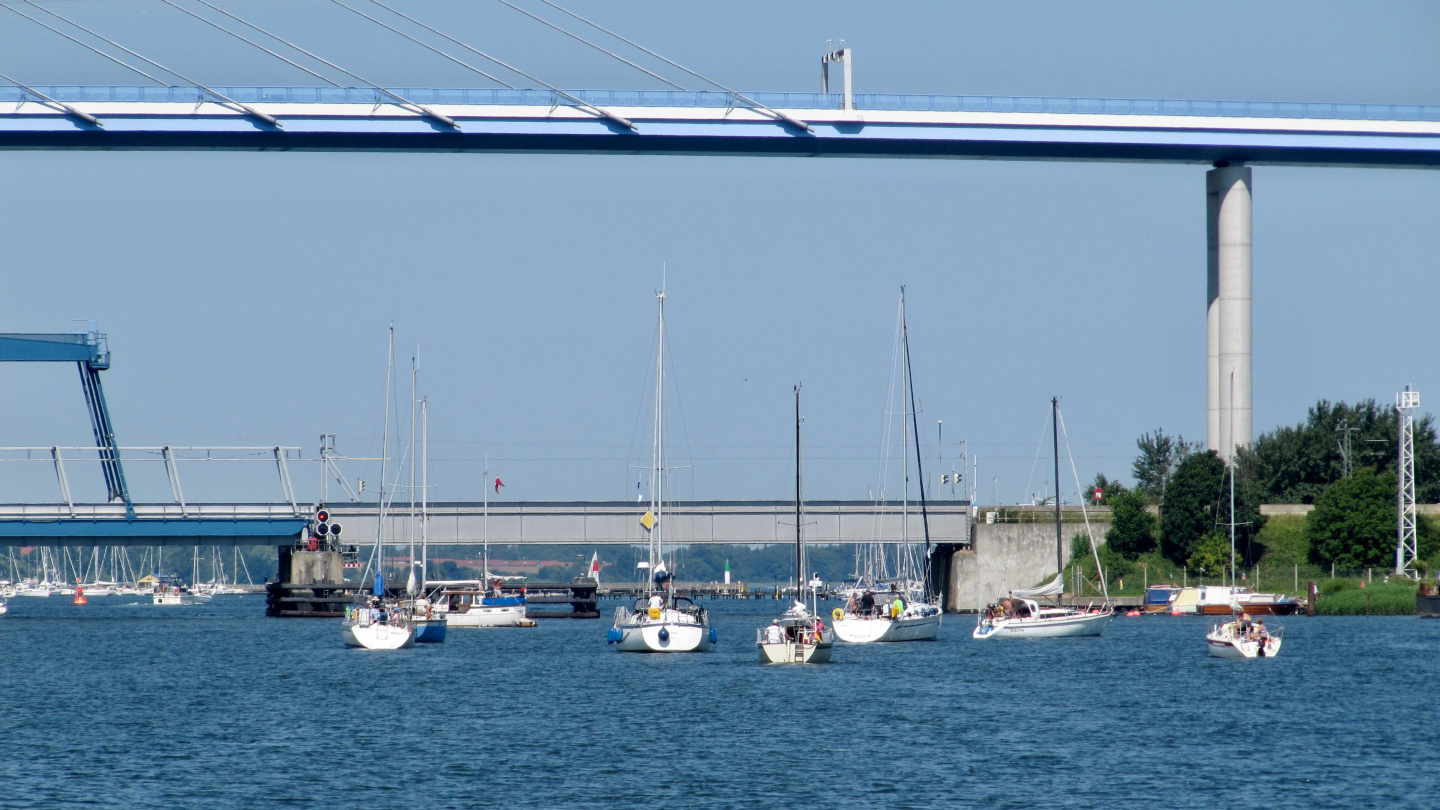 Boats are waiting for opening of Ziegelgraben bridge