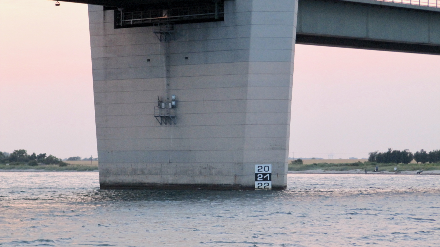 Height marks of Fehmarn bridge