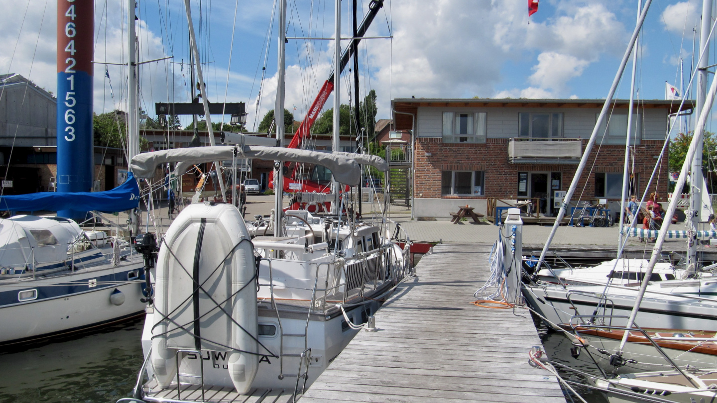 Suwena waiting for her crew in Kappeln