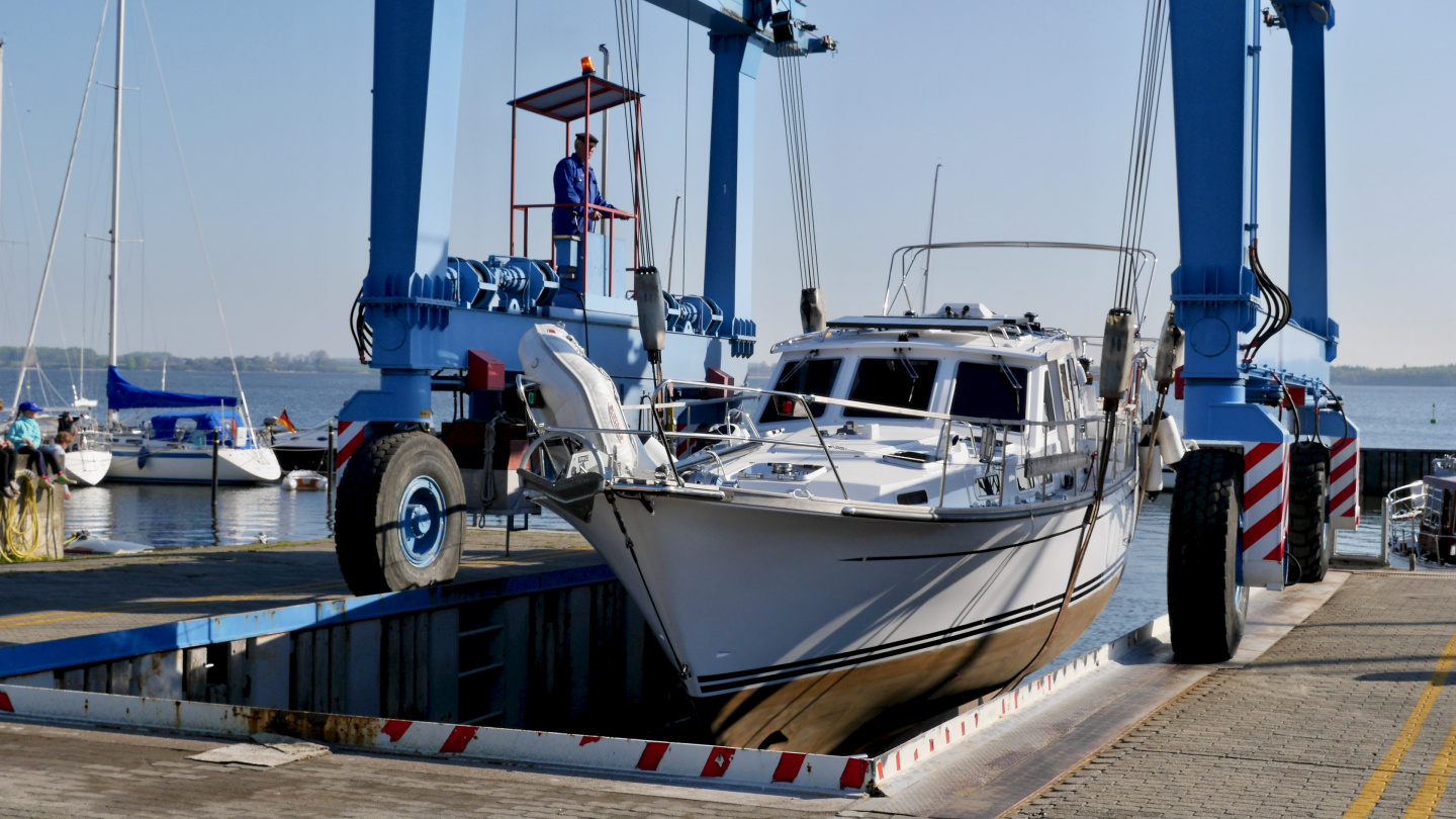 Launching Suwena in Schrader Marina