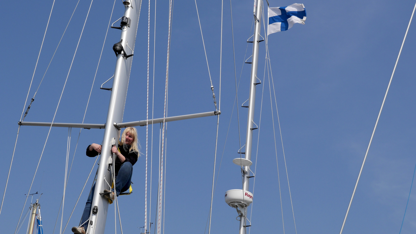 Eve testing the brand new mast steps in Kappeln