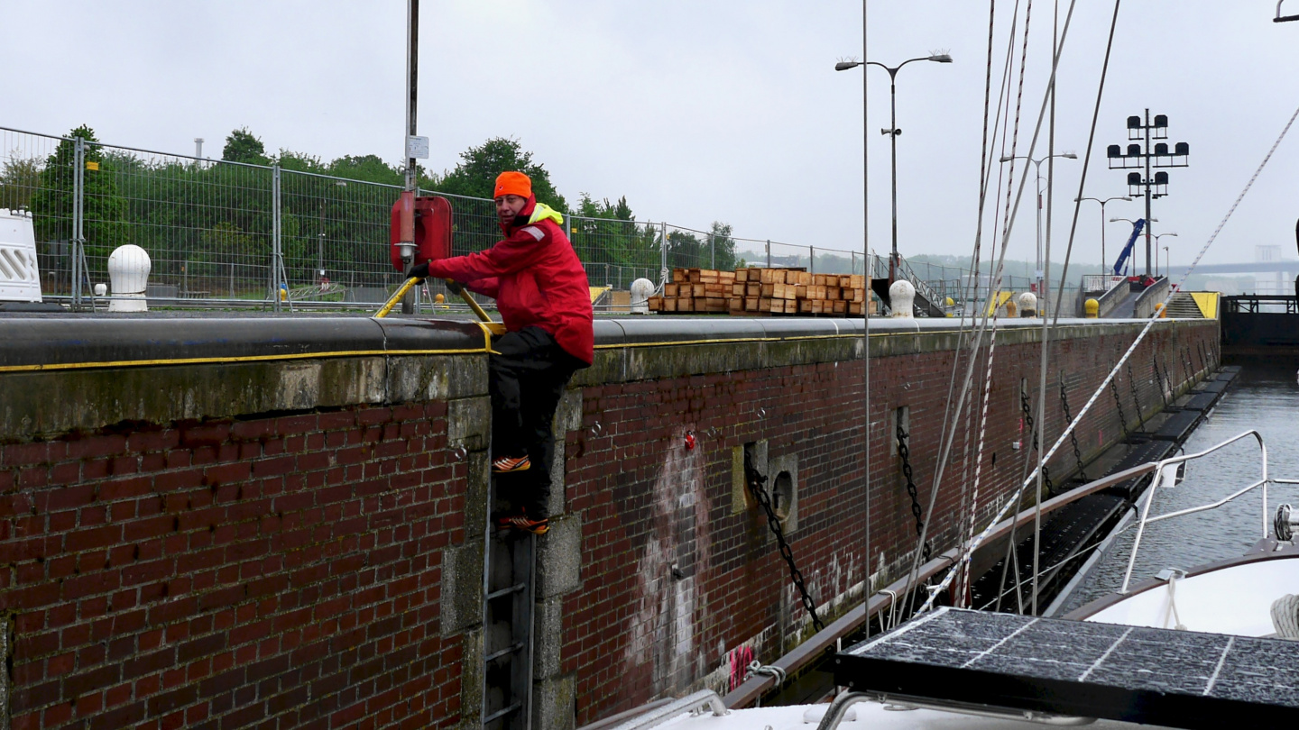 Andrus climbing up to pay the Kiel canal dues