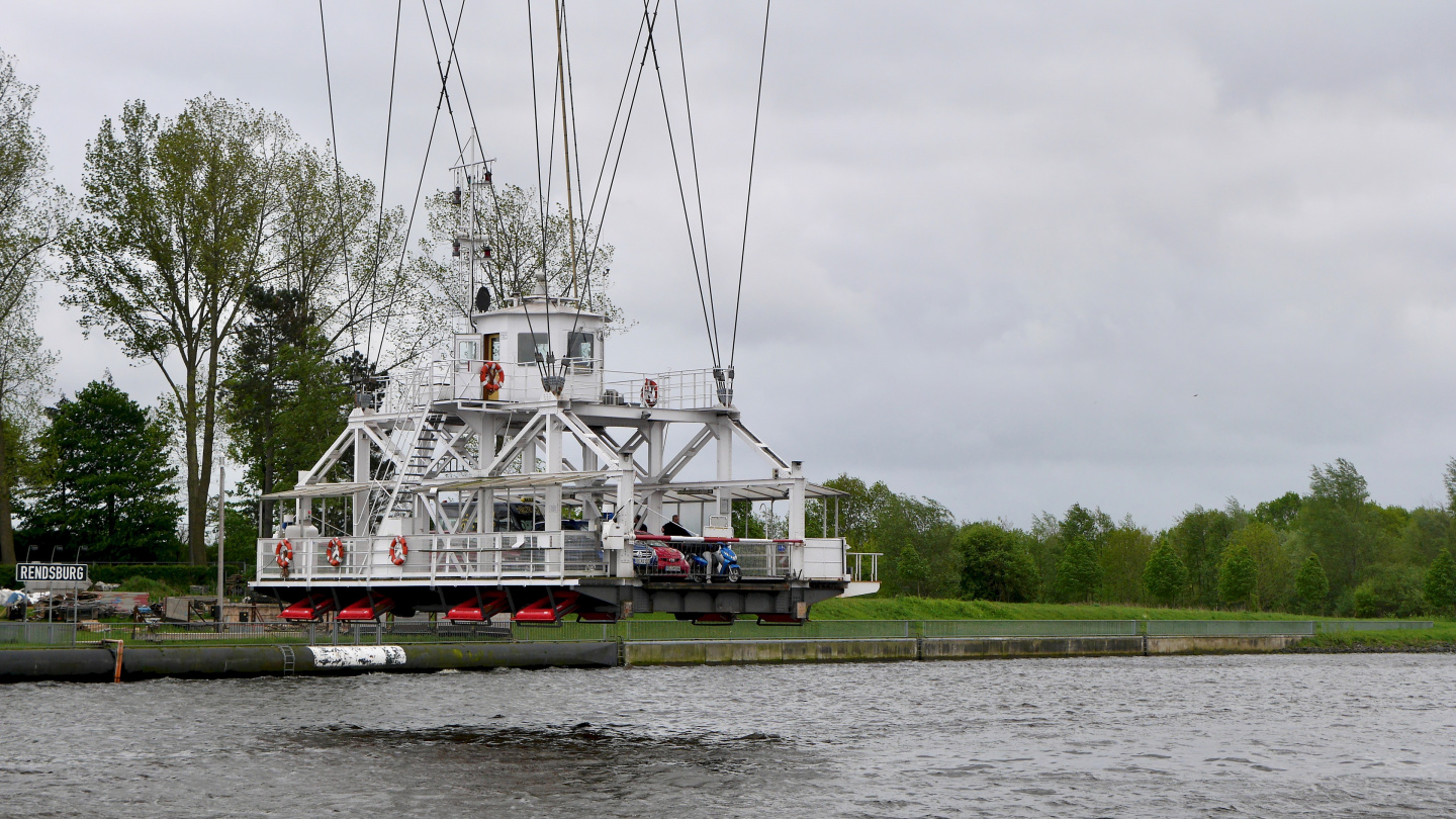 Rendsburg's cable ferry Schwebefähre