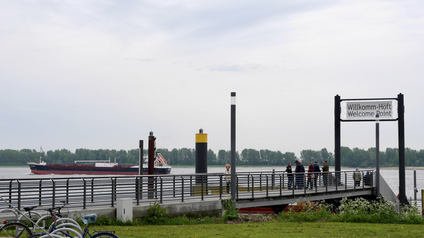 Wedel's Welcome Point of the ships arriving in Hamburg