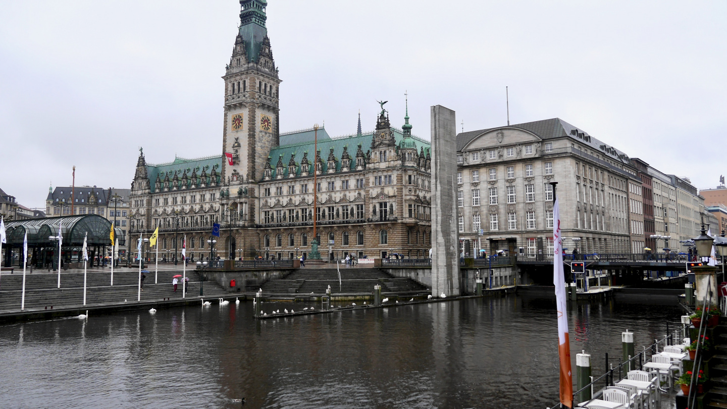 Town Hall of Hamburg and the lock from the Elbe river to lake Alster