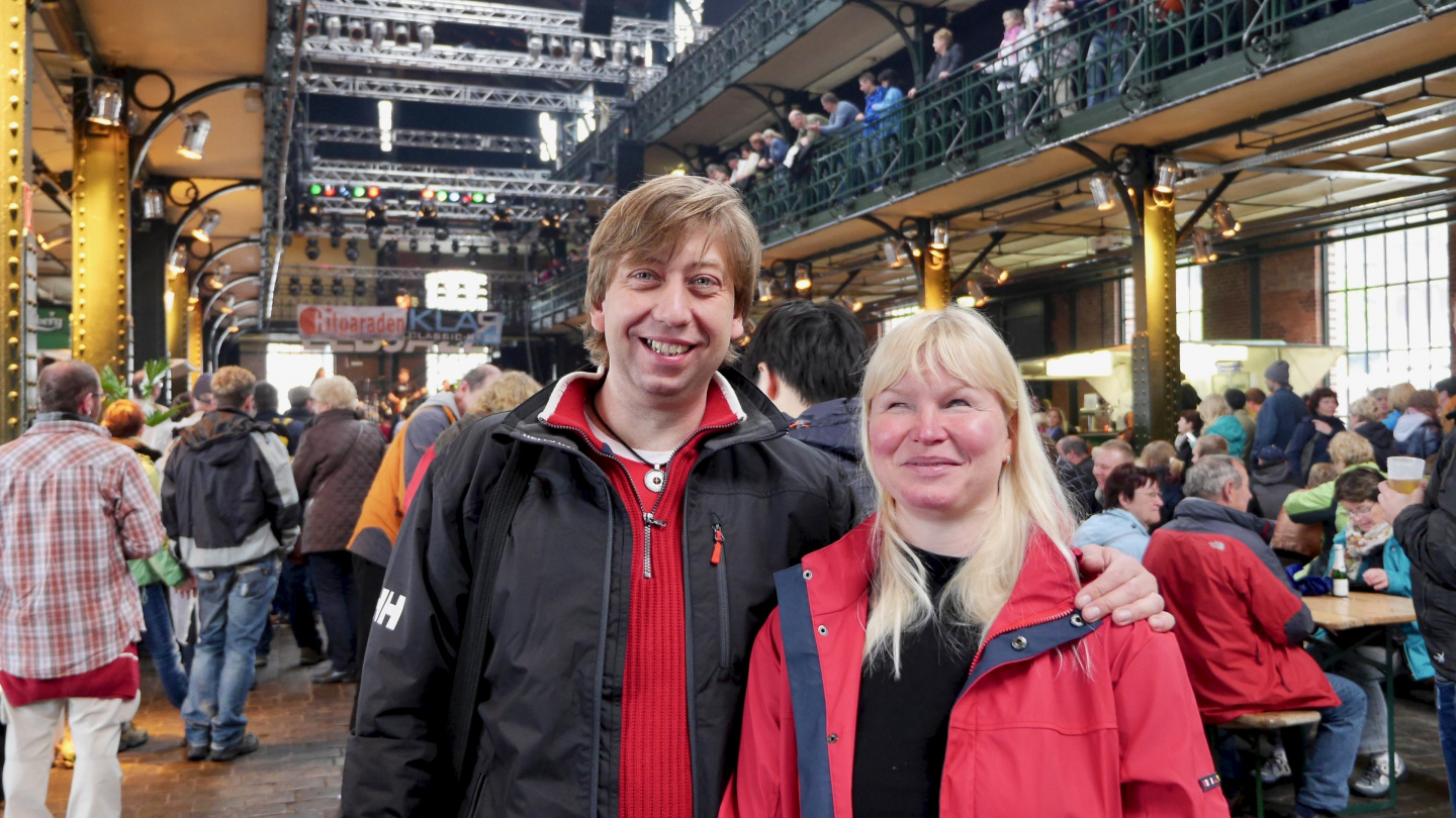 Eve and Andrus on breakfast at Fischmarkt of Hamburg