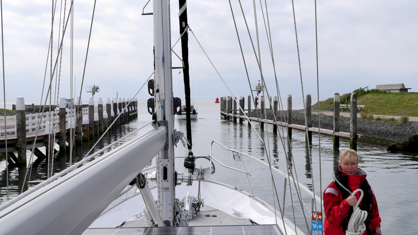 Suwena leaving from the island of Vlieland