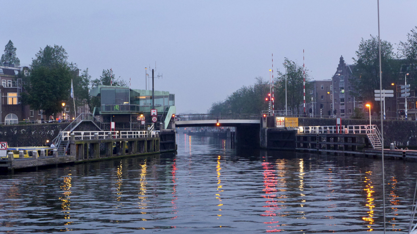 Staande mast reitin eka silta Singelgrachtbrug