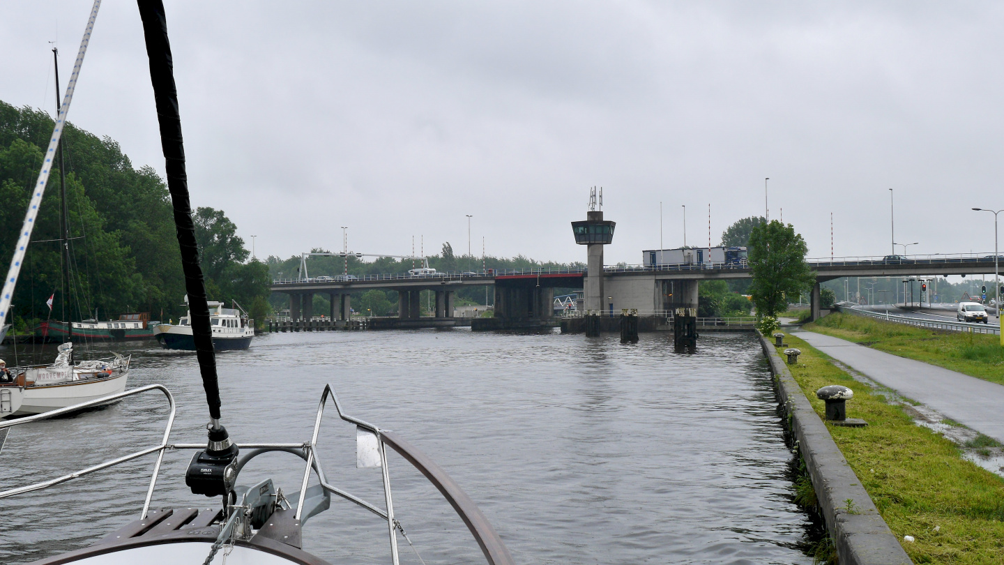 The bridge of Schiphol on Staande Mast route