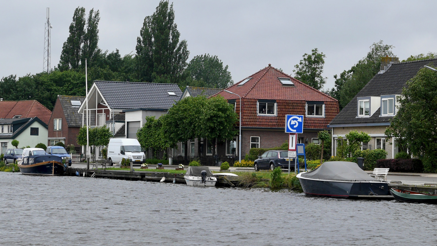 Unknown traffic sign on the Dutch canals