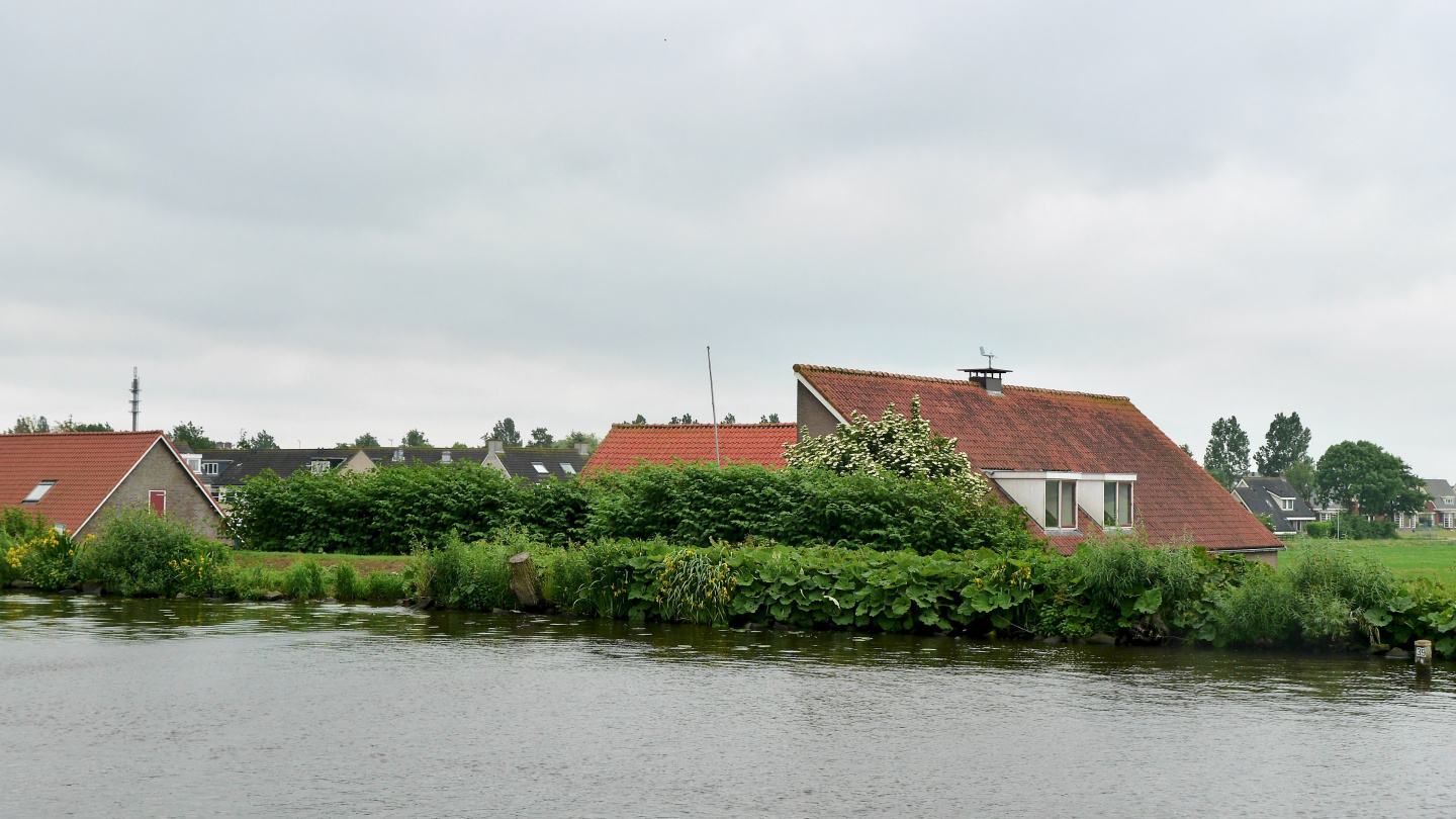 The canal on Staande Mast route is partly above the ground level