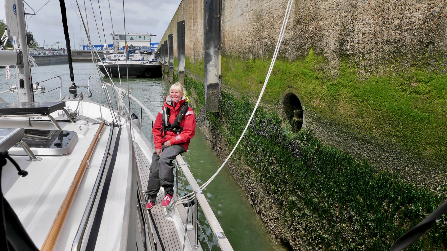 Eve in the lock of Zeebrugge