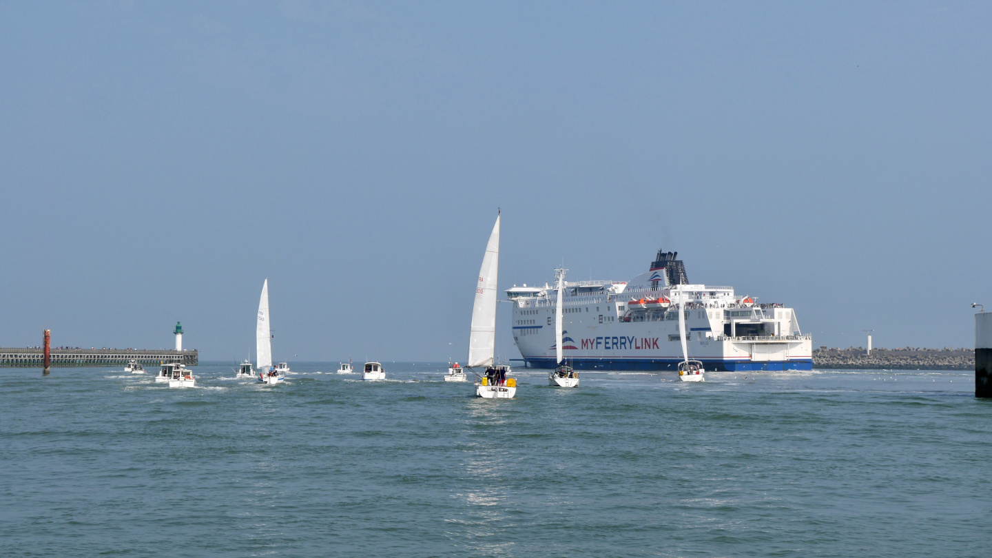 Boats leaving from the harbour of Calais