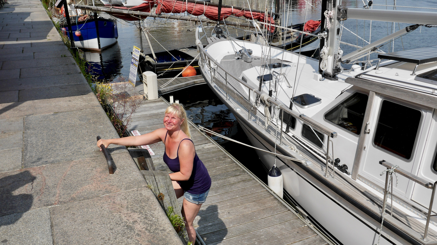 Eve climbing up from the pontoon in Honfleur