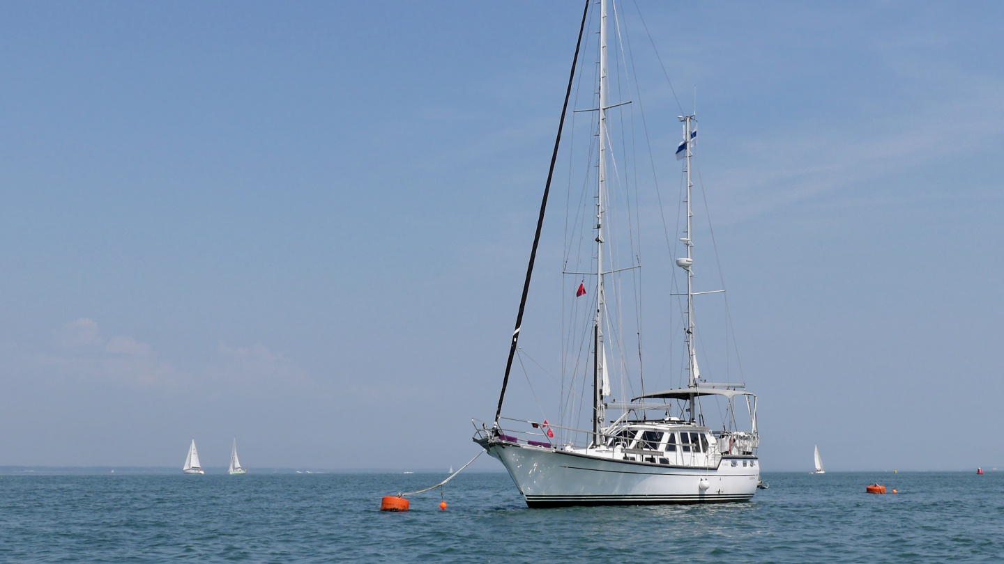 Suwena on the mooring buoy in Yarmouth